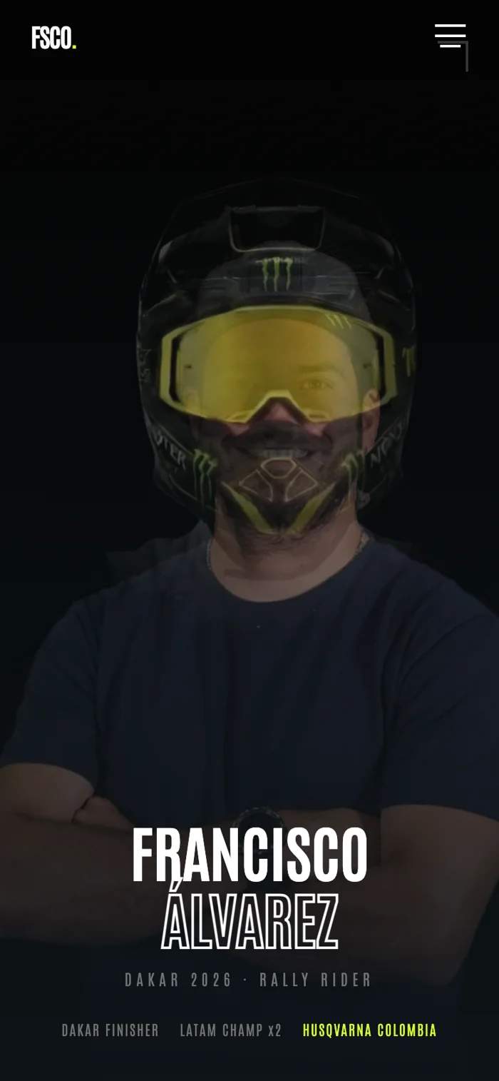 A capa no telemóvel, com o capacete a aparecer