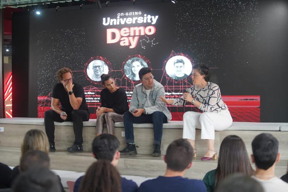 Edgar en un demo day universitario