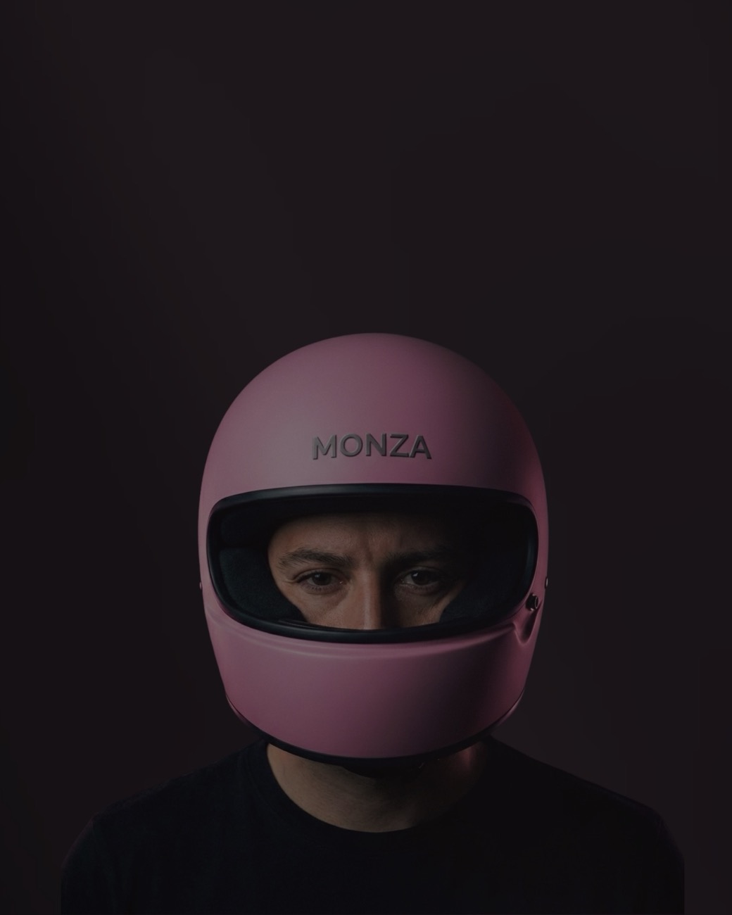 Edgar Navarro wearing the pink Monza helmet